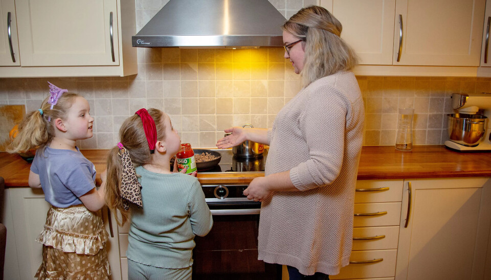 Så mye øker prisene for barne- og ungdomsarbeider Ann Kristin (35) og familien. Nå står sommerferien i fare