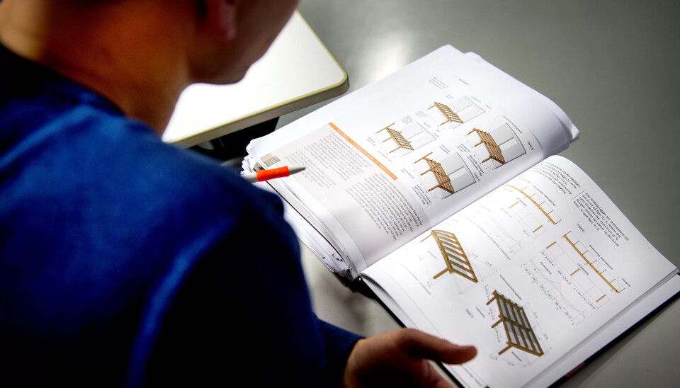 UFAGLÆRT: En halv million nordmenn har ikke formell utdanning utover grunnskolen. Det kan gjøre dem lite attraktive på arbeidsmarkedet. UFAGLÆRT: En halv million nordmenn har ikke formell utdanning utover grunnskolen. Det kan gjøre dem lite attraktive på arbeidsmarkedet.