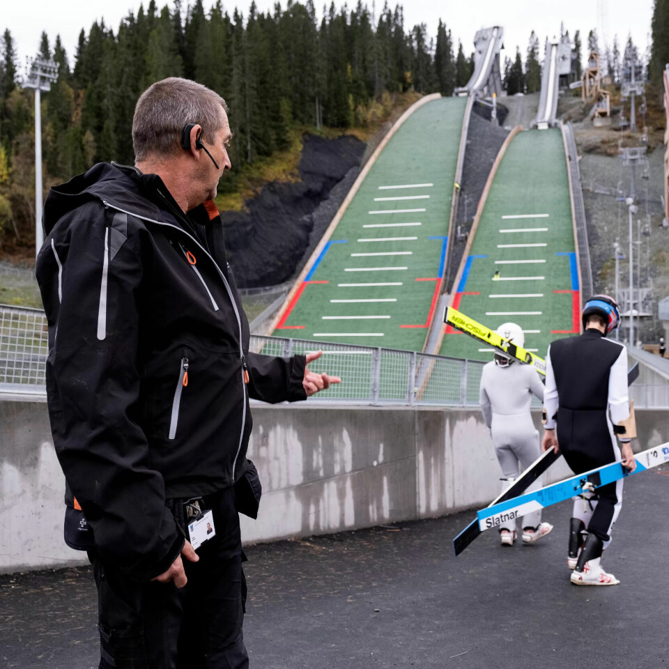 MANGFOLDIG ARBEID: Hoppbakker, skiskytteranlegg, 14,5 mil med skiløyper, 7,5 kilometer rulleskiløype, en skiheis og ett skitrekk. Det er blant annet dette Roar Klette og co drifter og vedlikeholder. MANGFOLDIG ARBEID: Hoppbakker, skiskytteranlegg, 14,5 mil med skiløyper, 7,5 kilometer rulleskiløype, en skiheis og ett skitrekk. Det er blant annet dette Roar Klette og co drifter og vedlikeholder.