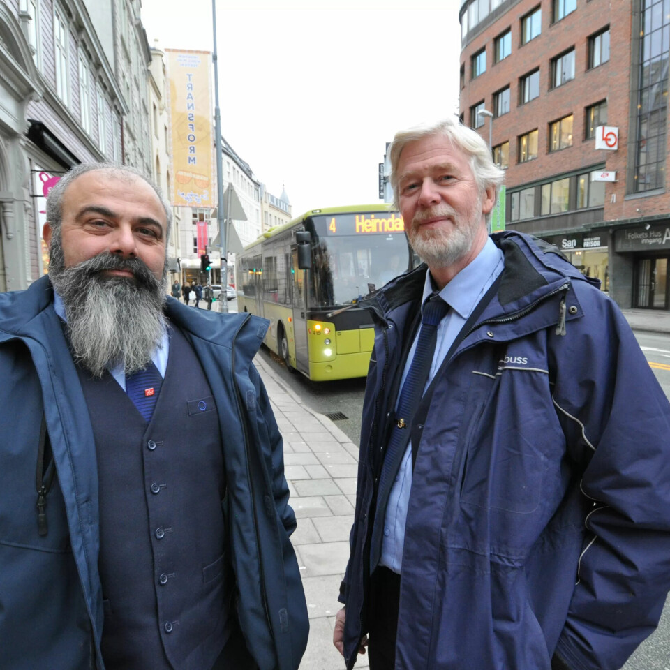 OVERRASKET: Ole Roger Berg og Behzad Bakhtari i Buss- og sporveisarbeidernes forening. OVERRASKET: Ole Roger Berg og Behzad Bakhtari i Buss- og sporveisarbeidernes forening.