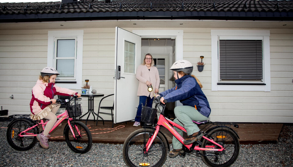 DYRERE BOLIGLÅN: Økningen i boliglånsrenta er det som kommer til å merkes aller best for familien på Aurskog. Boliglånet på 3,2 millioner kroner gir en økt rentekostnad på 25 000 kroner i året, etter skatt. DYRERE BOLIGLÅN: Økningen i boliglånsrenta er det som kommer til å merkes aller best for familien på Aurskog. Boliglånet på 3,2 millioner kroner gir en økt rentekostnad på 25 000 kroner i året, etter skatt.