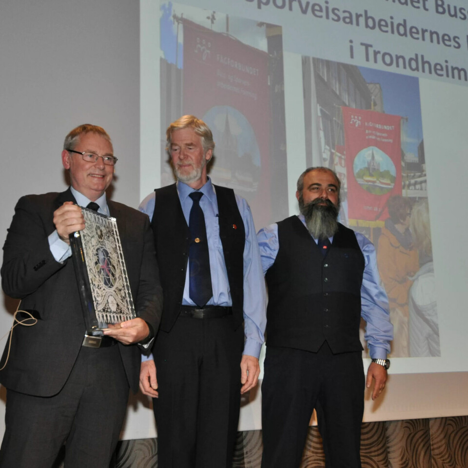 EN ÆRE: Det er en ære å motta denne prisen, sa Ole Roger Berg og Behzad Bahktari. EN ÆRE: Det er en ære å motta denne prisen, sa Ole Roger Berg og Behzad Bahktari.