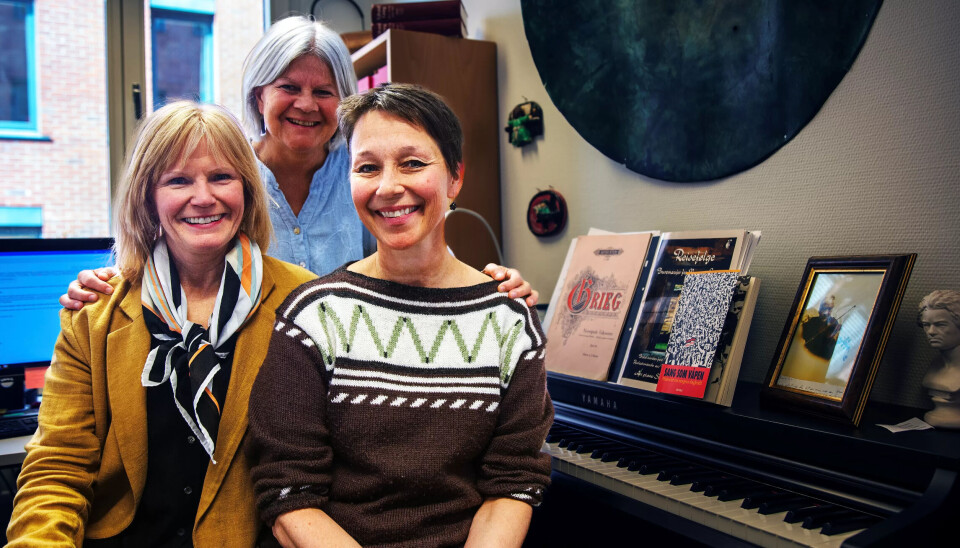 MUSIKKPEDAGOGER: Ingrid Anette Danbolt, Siri Haukenes (bak) og Nina Engesnes. MUSIKKPEDAGOGER: Ingrid Anette Danbolt, Siri Haukenes (bak) og Nina Engesnes.