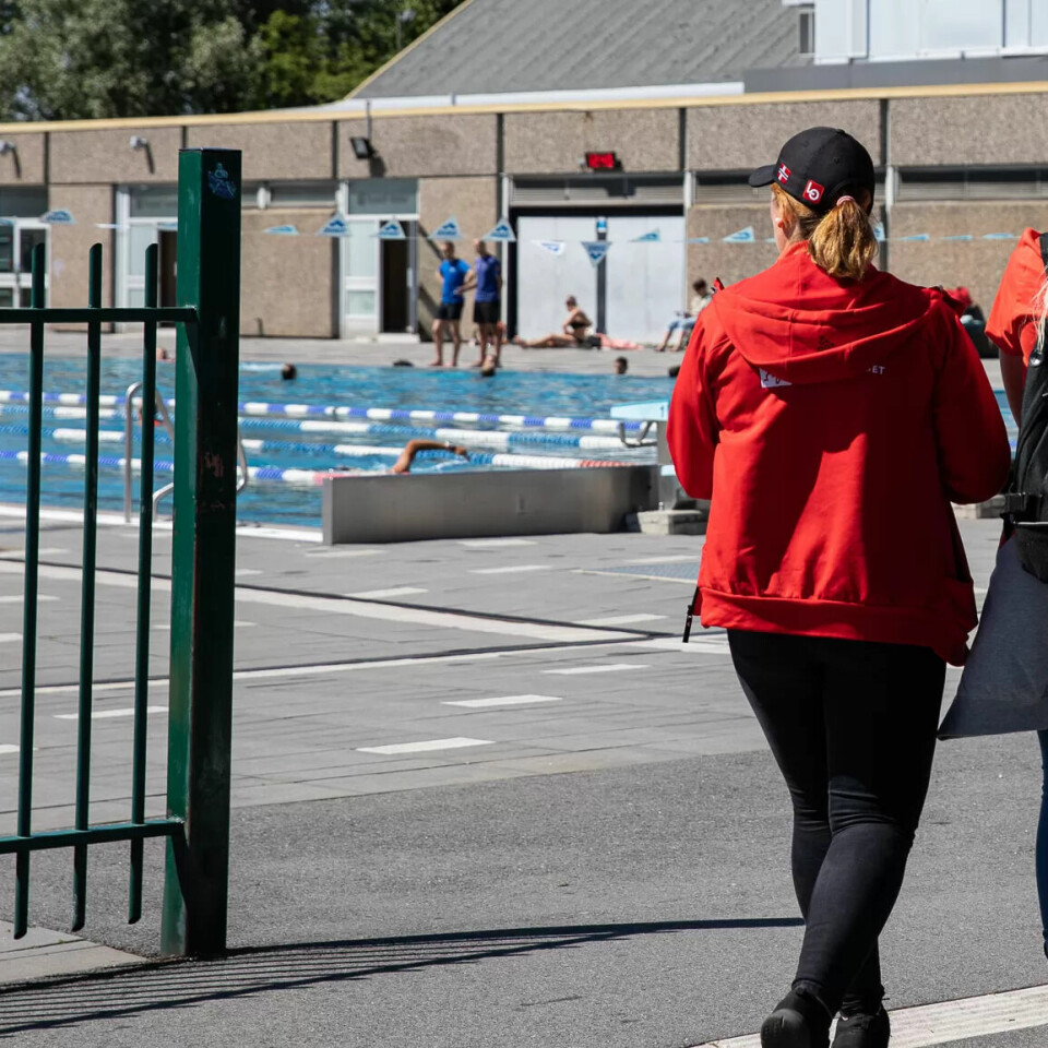BADESESONG: Også utebadet på Kongsten får besøk av sommerpatruljen. Her er det sommervikarer både blant badevaktene og i kiosken. BADESESONG: Også utebadet på Kongsten får besøk av sommerpatruljen. Her er det sommervikarer både blant badevaktene og i kiosken.