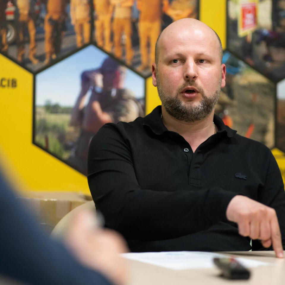 KRITISK: – Jeg har selv militær bakgrunn og vet hvordan å legge miner taktisk. En del av det vi ser, har ikke noe som helst med militærstrategi å gjøre, sier Tymur Pistriuha, sjef for minerydderorganisasjonen UDA. KRITISK: – Jeg har selv militær bakgrunn og vet hvordan å legge miner taktisk. En del av det vi ser, har ikke noe som helst med militærstrategi å gjøre, sier Tymur Pistriuha, sjef for minerydderorganisasjonen UDA.