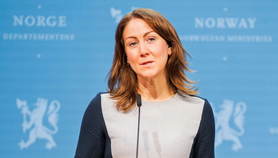 – Jeg mener det fornuftig å øke aldersgrensen gradvis. Gjør vi det for brått, vil det få noen rare utslag, sier Tonje Brenna. – Jeg mener det fornuftig å øke aldersgrensen gradvis. Gjør vi det for brått, vil det få noen rare utslag, sier Tonje Brenna.