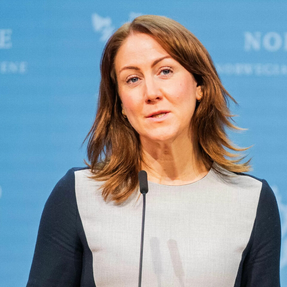– Jeg mener det fornuftig å øke aldersgrensen gradvis. Gjør vi det for brått, vil det få noen rare utslag, sier Tonje Brenna. – Jeg mener det fornuftig å øke aldersgrensen gradvis. Gjør vi det for brått, vil det få noen rare utslag, sier Tonje Brenna.