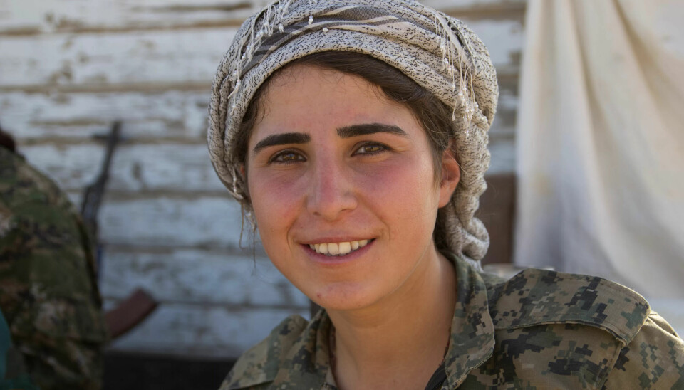 PÅ POST: Kurdiske soldater i YPG og YPJ er utplassert over alt ved Rojavas frontavsnitt, som er alliert til den USA-ledede internasjonelle koalisjonen mot IS. PÅ POST: Kurdiske soldater i YPG og YPJ er utplassert over alt ved Rojavas frontavsnitt, som er alliert til den USA-ledede internasjonelle koalisjonen mot IS.