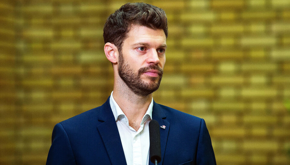 Unio-streiken ble stanset fredag etter at arbeidsminister Torbjørn Røe Isaksen (H) konkluderte med at det var fare for liv og helse ved gjenvinningsanlegget Frevar i Fredrikstad, der åtte ansatte var tatt ut i streik. Unio-streiken ble stanset fredag etter at arbeidsminister Torbjørn Røe Isaksen (H) konkluderte med at det var fare for liv og helse ved gjenvinningsanlegget Frevar i Fredrikstad, der åtte ansatte var tatt ut i streik.