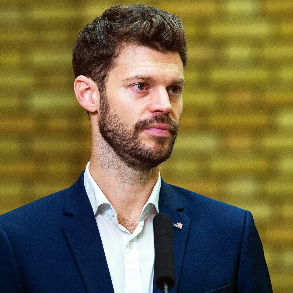 Unio-streiken ble stanset fredag etter at arbeidsminister Torbjørn Røe Isaksen (H) konkluderte med at det var fare for liv og helse ved gjenvinningsanlegget Frevar i Fredrikstad, der åtte ansatte var tatt ut i streik. Unio-streiken ble stanset fredag etter at arbeidsminister Torbjørn Røe Isaksen (H) konkluderte med at det var fare for liv og helse ved gjenvinningsanlegget Frevar i Fredrikstad, der åtte ansatte var tatt ut i streik.