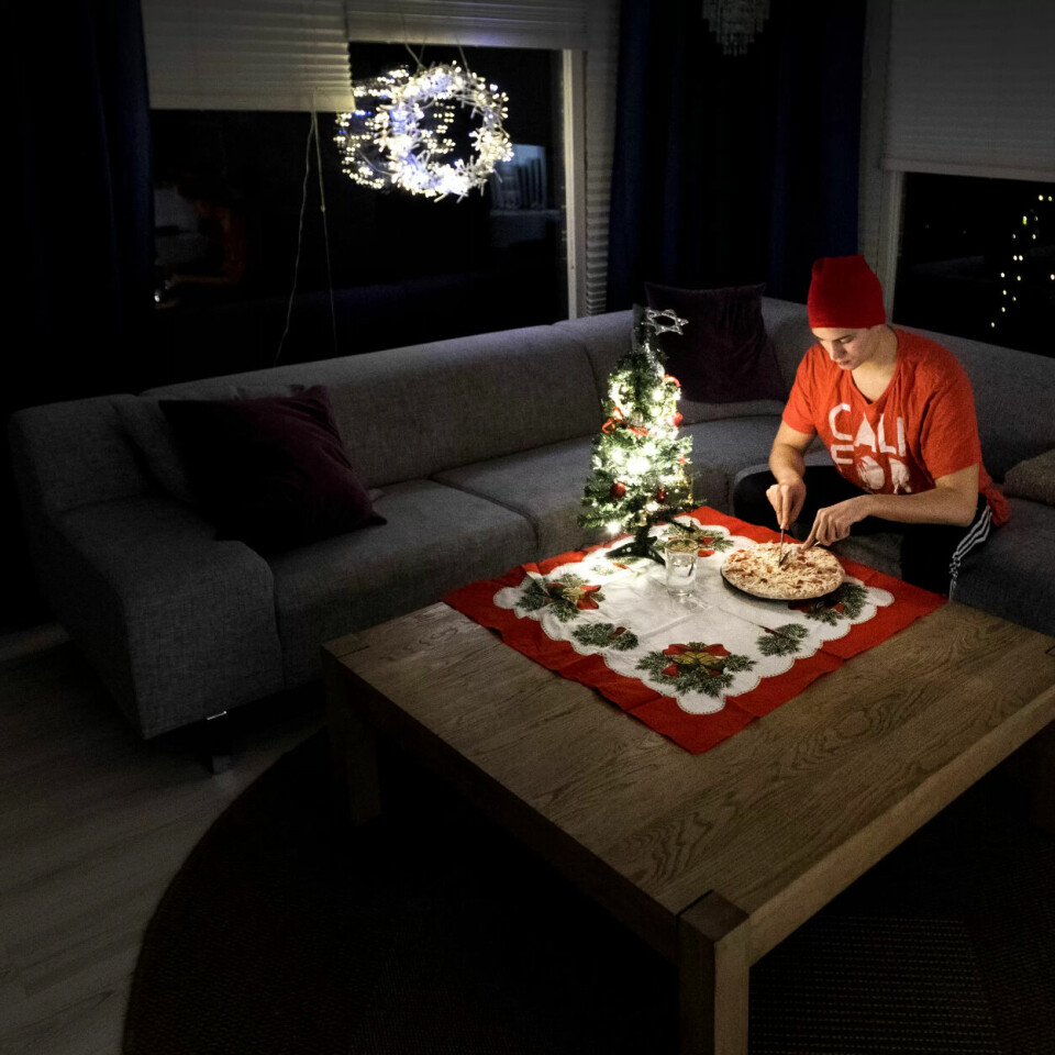 ENSOMMME: Én av fire nordmenn er ensomme på grunn av økonomien, ifølge Frelsesarmeen. Likevel er mange tvunget til å avlyse familiebesøk og julehygge på grunn av at de ikke har råd. Illustrasjonsfoto. ENSOMMME: Én av fire nordmenn er ensomme på grunn av økonomien, ifølge Frelsesarmeen. Likevel er mange tvunget til å avlyse familiebesøk og julehygge på grunn av at de ikke har råd. Illustrasjonsfoto.