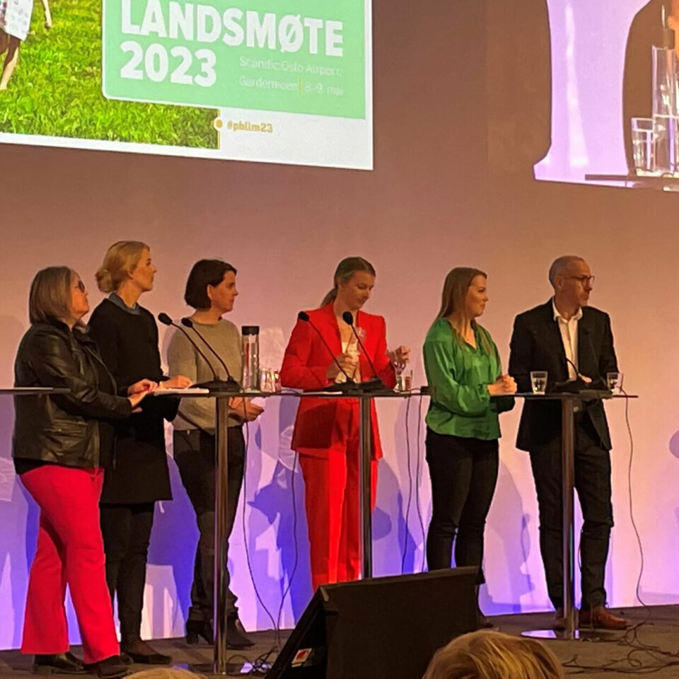 KAMPKLARE: Kari-Anne Jønnes (H), Elise Waagen (Ap), Solveig Schytz (V), Ida Lindtveit Røse (KrF), Maren Grøthe (Sp) og Tom Staahle (Frp) Hege Bae Nyholt (Rødt) og Freddy A. Øvstegård (SV) deltok i den politiske debatten med Trude Teige som debattleder. KAMPKLARE: Kari-Anne Jønnes (H), Elise Waagen (Ap), Solveig Schytz (V), Ida Lindtveit Røse (KrF), Maren Grøthe (Sp) og Tom Staahle (Frp) Hege Bae Nyholt (Rødt) og Freddy A. Øvstegård (SV) deltok i den politiske debatten med Trude Teige som debattleder.