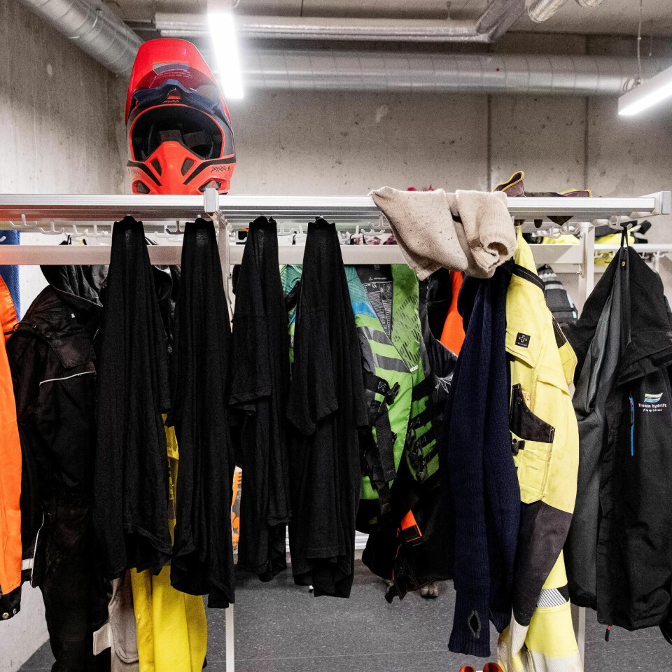 KLAR FOR SESONGEN: Snøskuter-hjelmen ligger klar til vinteren som står for døren. KLAR FOR SESONGEN: Snøskuter-hjelmen ligger klar til vinteren som står for døren.