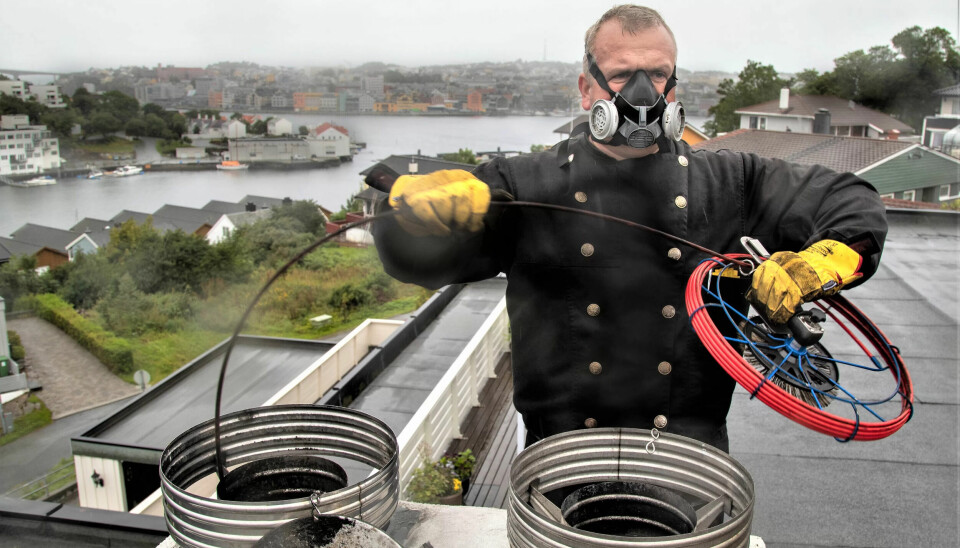 I HØYDEN: – Hjemme hos folk ser vi alt mulig. Vi kan komme inn til samlere for eksempel, der det er bare en liten sti å gå på. I HØYDEN: – Hjemme hos folk ser vi alt mulig. Vi kan komme inn til samlere for eksempel, der det er bare en liten sti å gå på.
