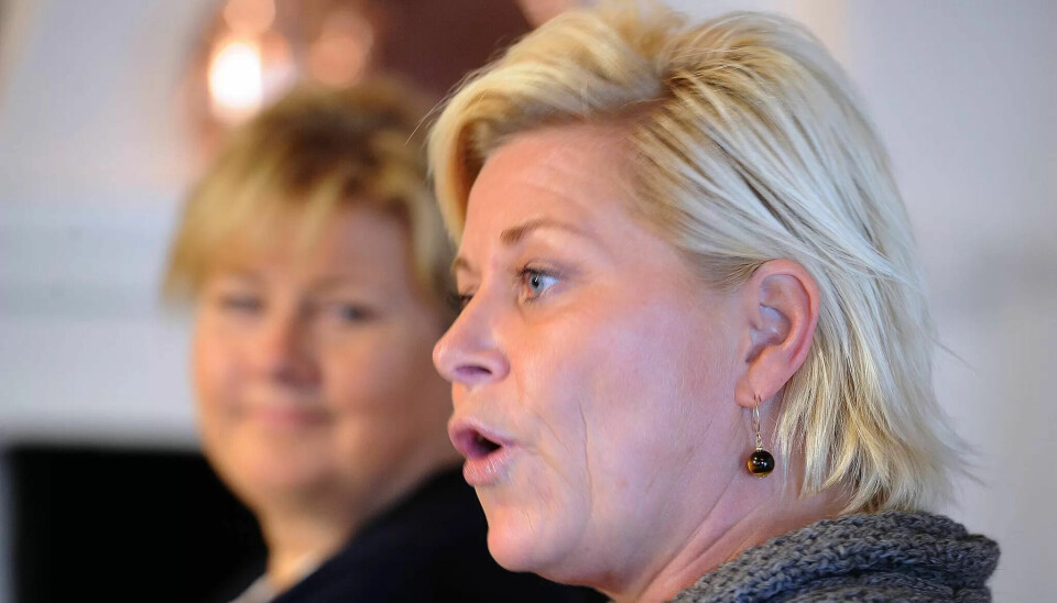 Finansminister Siv Jensen ønsket å høyne grensa for momsfri netthandel til 500 kroner. Hun får ikke flertall for forslaget. Finansminister Siv Jensen ønsket å høyne grensa for momsfri netthandel til 500 kroner. Hun får ikke flertall for forslaget.