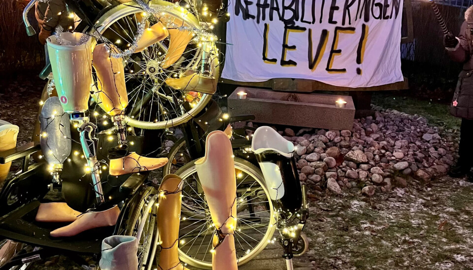 AKSJON: Ansatte laget spesial-juletre i anledning fakkelmarkeringen AKSJON: Ansatte laget spesial-juletre i anledning fakkelmarkeringen