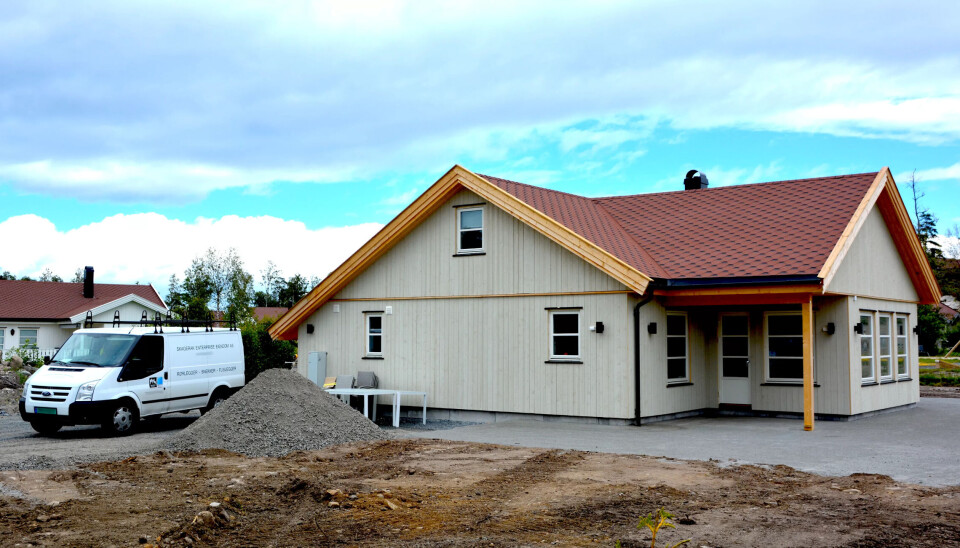 Da FriFagbevegelse besøkte Stavern-hytta sommeren 2019, hadde hytta nettopp gått ut av Larsens eie. Arbeidsbilen utenfor tilhørte fortsatt et av hans selskaper. Da FriFagbevegelse besøkte Stavern-hytta sommeren 2019, hadde hytta nettopp gått ut av Larsens eie. Arbeidsbilen utenfor tilhørte fortsatt et av hans selskaper.