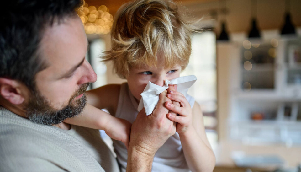 SV tror mange vil merke det hardt økonomisk, når barna må holdes hjemme omtrent ved det minste snufs. SV tror mange vil merke det hardt økonomisk, når barna må holdes hjemme omtrent ved det minste snufs.