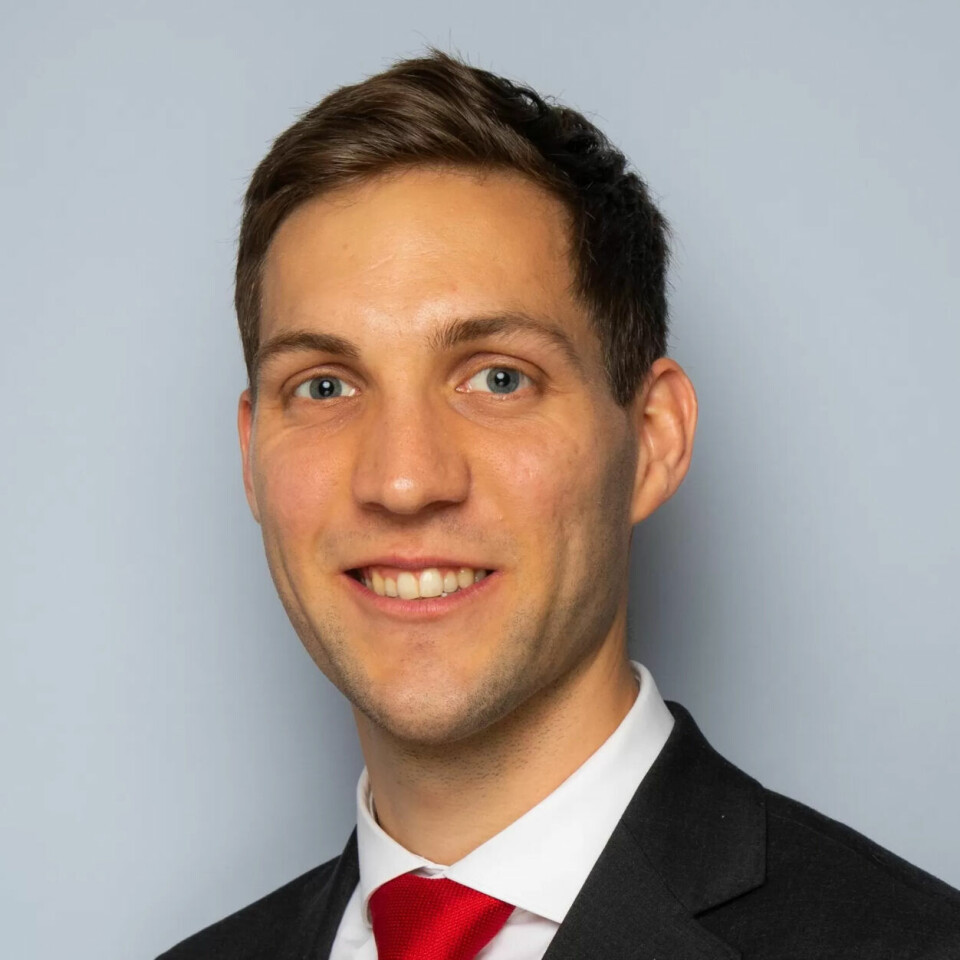 INSPIRERT: – Det er fantastisk inspirerende for oss som holder på med både klima- og industripolitikk, nemlig at industrien får til å både omstille seg, kutte utslippene sine, og samtidig øke produksjonen, sier Andreas Bjelland Eriksen. INSPIRERT: – Det er fantastisk inspirerende for oss som holder på med både klima- og industripolitikk, nemlig at industrien får til å både omstille seg, kutte utslippene sine, og samtidig øke produksjonen, sier Andreas Bjelland Eriksen.