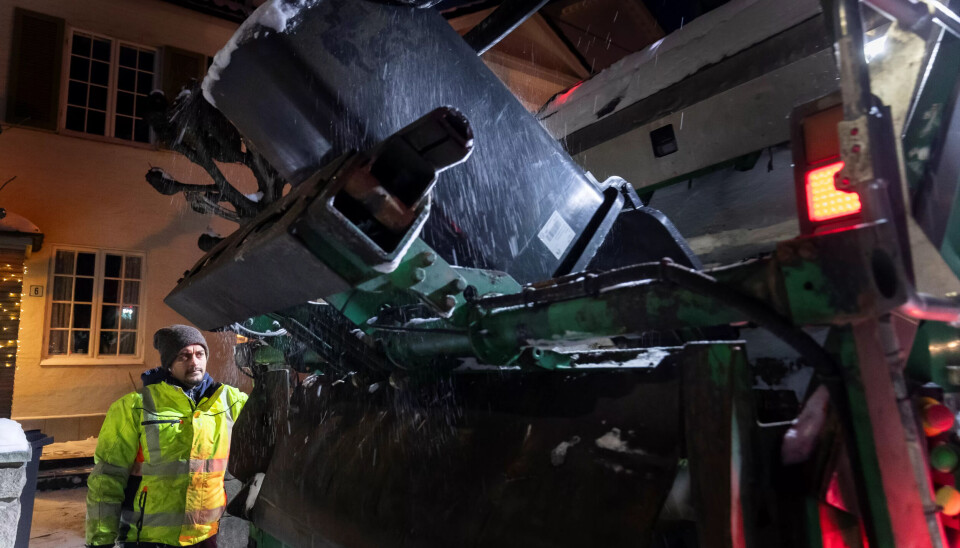 STREKKER OSS: Noen konteinere har de måtte la stå, men renovatørene strekker seg langt for å få med avfallet ditt. STREKKER OSS: Noen konteinere har de måtte la stå, men renovatørene strekker seg langt for å få med avfallet ditt.