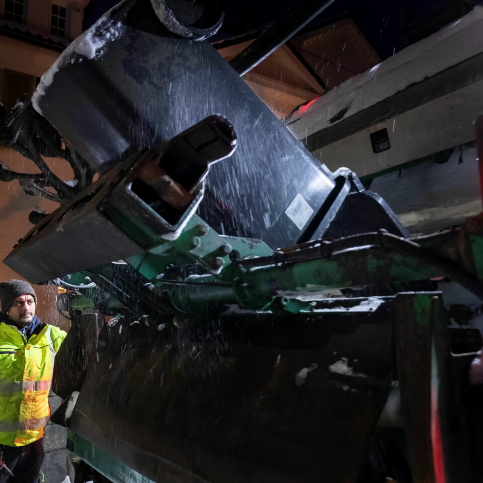 STREKKER OSS: Noen konteinere har de måtte la stå, men renovatørene strekker seg langt for å få med avfallet ditt. STREKKER OSS: Noen konteinere har de måtte la stå, men renovatørene strekker seg langt for å få med avfallet ditt.