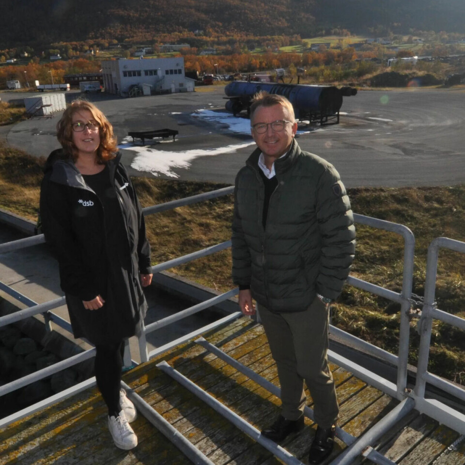 – Vi legger en lang periode bak oss, medgir assisterende avdelingsdirektør Ann Christin Olsen-Haines ved DSB, her sammen med skoledirektør på nåværende Norges brannskole, Agnar Christensen. – Vi legger en lang periode bak oss, medgir assisterende avdelingsdirektør Ann Christin Olsen-Haines ved DSB, her sammen med skoledirektør på nåværende Norges brannskole, Agnar Christensen.