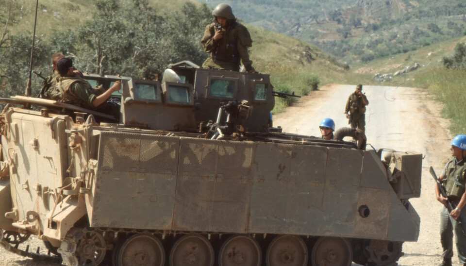 I TJENESTE: Soldater fra den norske mek-troppen overvåker israelske soldater i Norbats område i mai 1992. I TJENESTE: Soldater fra den norske mek-troppen overvåker israelske soldater i Norbats område i mai 1992.