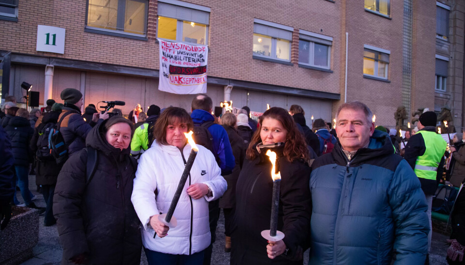 FELLES FRONT: Fagforbundets tillitsvalgte Inger-Mette Roman, Line Smedbakken Utti og Bjørn Wolstad-Knutsen sammen med Rita Helen Jensen fra NSF FELLES FRONT: Fagforbundets tillitsvalgte Inger-Mette Roman, Line Smedbakken Utti og Bjørn Wolstad-Knutsen sammen med Rita Helen Jensen fra NSF