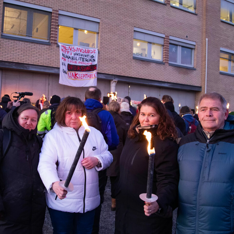 FELLES FRONT: Fagforbundets tillitsvalgte Inger-Mette Roman, Line Smedbakken Utti og Bjørn Wolstad-Knutsen sammen med Rita Helen Jensen fra NSF FELLES FRONT: Fagforbundets tillitsvalgte Inger-Mette Roman, Line Smedbakken Utti og Bjørn Wolstad-Knutsen sammen med Rita Helen Jensen fra NSF