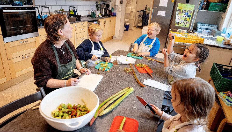 SAMARBEIDSKLIMA: Hakkingen går som en lek når man er flere. SAMARBEIDSKLIMA: Hakkingen går som en lek når man er flere.