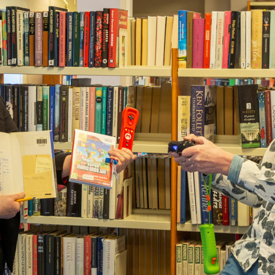 SATSING: Da bibliotekloven åpnet for at folkebibliotek skulle bli debattarenaer, søkte Sør-Varanger om byggestøtte. – Dette var et smart trekk. Biblioteket fikk muligheten til å komme på banen, sier biblioteksjef Dagfinn Gjerde. Her sammen med bibliotekar Nina Strimp. SATSING: Da bibliotekloven åpnet for at folkebibliotek skulle bli debattarenaer, søkte Sør-Varanger om byggestøtte. – Dette var et smart trekk. Biblioteket fikk muligheten til å komme på banen, sier biblioteksjef Dagfinn Gjerde. Her sammen med bibliotekar Nina Strimp.