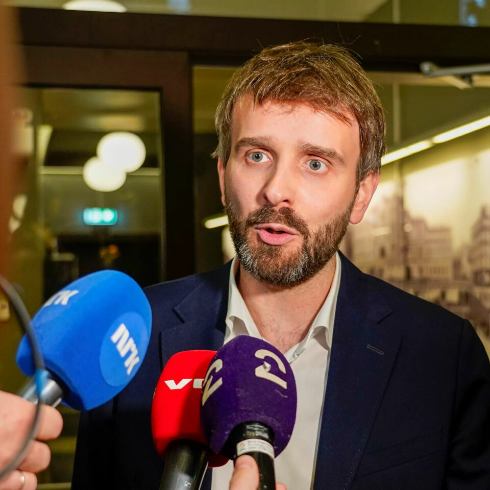 NED: Ifølge helseministeren og regjeringen er ventetidene for helsehjelp på vei ned. NED: Ifølge helseministeren og regjeringen er ventetidene for helsehjelp på vei ned.