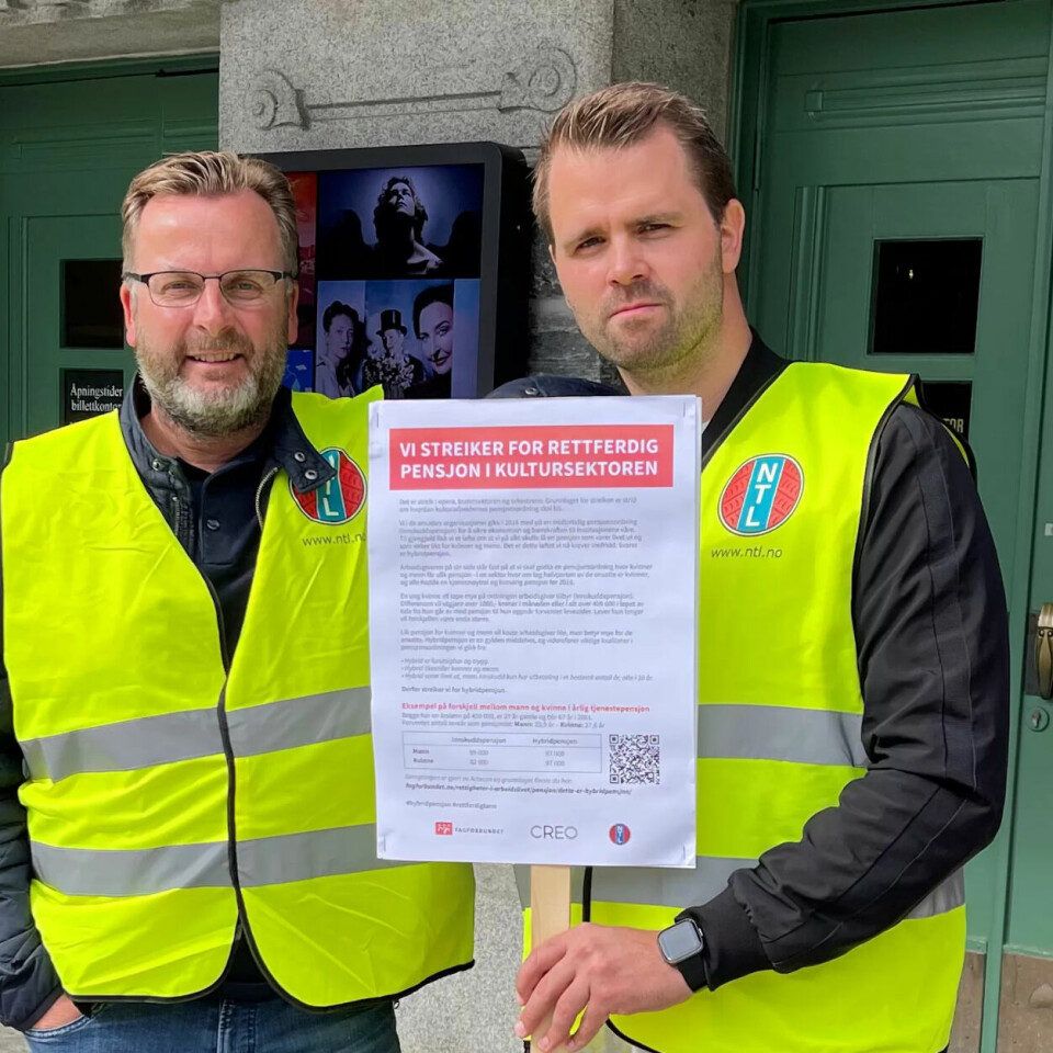 SOLIDARITET: Streiken i kultursektoren oppleves som veldig viktig for NTLs varatillitsvalgt Ole Friele (t.v.) og tillitsvalgt Thomas Sævig for NTL i Den Nationale Scene. SOLIDARITET: Streiken i kultursektoren oppleves som veldig viktig for NTLs varatillitsvalgt Ole Friele (t.v.) og tillitsvalgt Thomas Sævig for NTL i Den Nationale Scene.