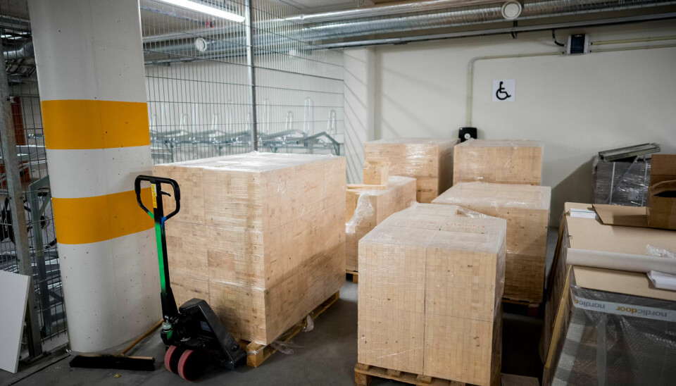 FORVANDLET: Limtrebjelker er kappet i skiver og skal bli til 280 kvadratmeter gulv. FORVANDLET: Limtrebjelker er kappet i skiver og skal bli til 280 kvadratmeter gulv.