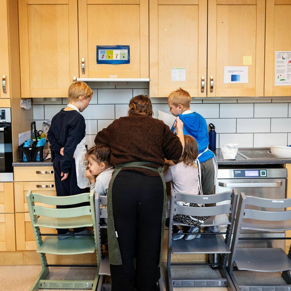 MEDBESTEMMELSE: Barns medbestemmelse er et viktig punkt i barnehagenes rammeplan. Her er alle med og bestemmer hvor mye vann og ikke minst sukker som skal i gryta. MEDBESTEMMELSE: Barns medbestemmelse er et viktig punkt i barnehagenes rammeplan. Her er alle med og bestemmer hvor mye vann og ikke minst sukker som skal i gryta.