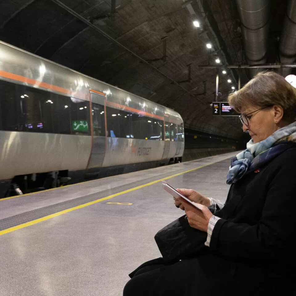 TRAVEL: Etter en kort dusj er Mette Nord klar til å holde 1. mai-tale i Porsgrunn etter å ha forhandlet hele natten. TRAVEL: Etter en kort dusj er Mette Nord klar til å holde 1. mai-tale i Porsgrunn etter å ha forhandlet hele natten.