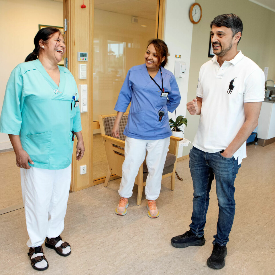 SPRÅK KAN HINDRE: Når vi er på sporet av hva fagbevegelsen kan gjøre annerledes, har Bashir en annen kjepphest: – Språk! Når vi sender ut informasjon, tror jeg mange ikke skjønner hva vi skriver. Vi må slutte å skrive «utvidet stilling» og «tariffbestemt». Da jeg begynte i Fagforbundet, måtte jeg lære meg mange nye ord, sier Bashir. Her sammen med Pawandeep Kaur og Almaz Tsegay. SPRÅK KAN HINDRE: Når vi er på sporet av hva fagbevegelsen kan gjøre annerledes, har Bashir en annen kjepphest: – Språk! Når vi sender ut informasjon, tror jeg mange ikke skjønner hva vi skriver. Vi må slutte å skrive «utvidet stilling» og «tariffbestemt». Da jeg begynte i Fagforbundet, måtte jeg lære meg mange nye ord, sier Bashir. Her sammen med Pawandeep Kaur og Almaz Tsegay.