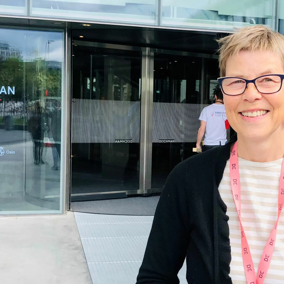SER FRAM TIL BIBLIOTEKET ÅPNER: Astrid Werner, formidler med spesialisering på Deichman gleder seg til Deichman Bjørvika åpner helt opp for publikum. slik at alle får se det hun synes har blitt et fantastisk bygg. Enn så lenge er det bare bestill og hent og ingen omvisning eller lov til å ta bilder. SER FRAM TIL BIBLIOTEKET ÅPNER: Astrid Werner, formidler med spesialisering på Deichman gleder seg til Deichman Bjørvika åpner helt opp for publikum. slik at alle får se det hun synes har blitt et fantastisk bygg. Enn så lenge er det bare bestill og hent og ingen omvisning eller lov til å ta bilder.
