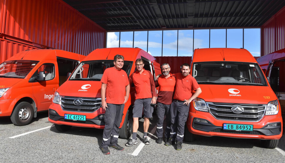 MILJØANSVAR: – Kundene er opptatt av det, og vi er stolt av at Posten viser vei, sier Kjetil Skjold (f.v.), Knut Holmestrand, Andre Tosic og Nikolaos Psomas. MILJØANSVAR: – Kundene er opptatt av det, og vi er stolt av at Posten viser vei, sier Kjetil Skjold (f.v.), Knut Holmestrand, Andre Tosic og Nikolaos Psomas.
