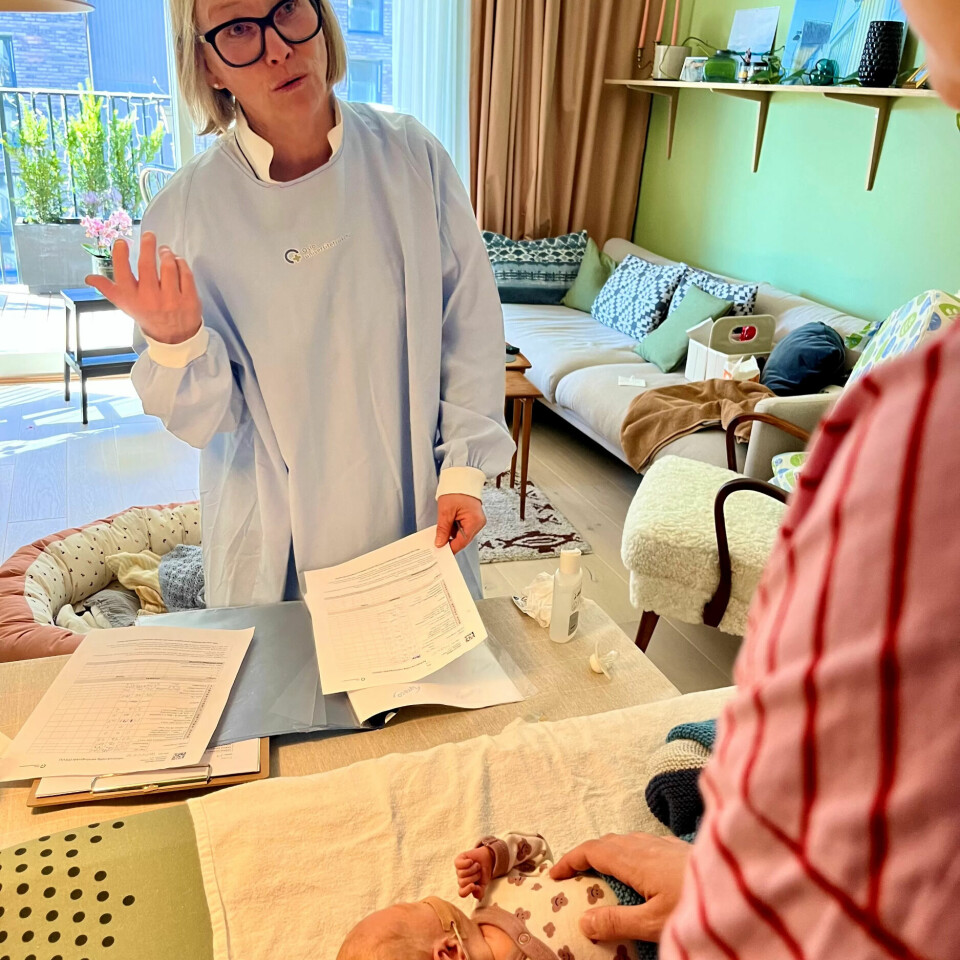 DØGNÅPENT: Foreldrene kan ringe og få hjelp fra sykehuset når som helst DØGNÅPENT: Foreldrene kan ringe og få hjelp fra sykehuset når som helst
