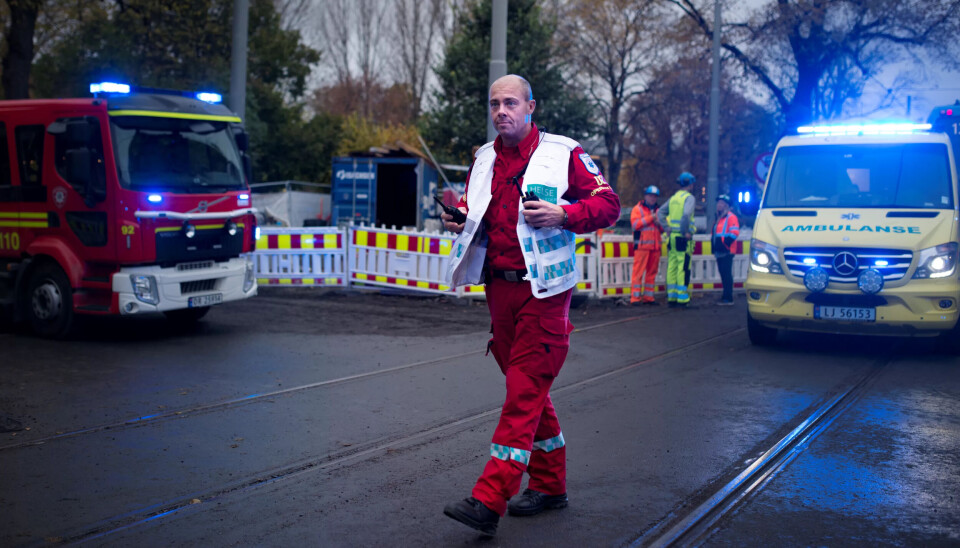 Fagbladet var med operativ leder Pål Lystad på vakt torsdag. Her organiserer han helsearbeidet etter at to trikker kjører i hverandre på Schous plass. To personer blir skadet og sendt til legevakten. Fagbladet var med operativ leder Pål Lystad på vakt torsdag. Her organiserer han helsearbeidet etter at to trikker kjører i hverandre på Schous plass. To personer blir skadet og sendt til legevakten.