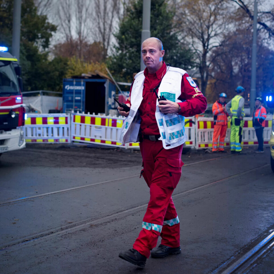 Fagbladet var med operativ leder Pål Lystad på vakt torsdag. Her organiserer han helsearbeidet etter at to trikker kjører i hverandre på Schous plass. To personer blir skadet og sendt til legevakten. Fagbladet var med operativ leder Pål Lystad på vakt torsdag. Her organiserer han helsearbeidet etter at to trikker kjører i hverandre på Schous plass. To personer blir skadet og sendt til legevakten.