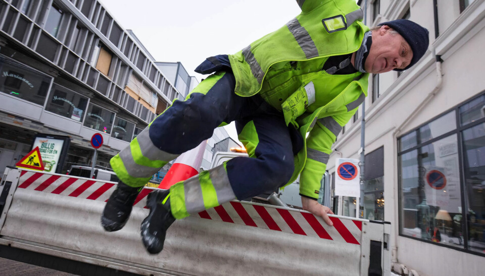 HOPP OG SPRETT: Jan Moen i teknisk avdeling i Skien kommune har ikke tid til å teste ut spadens ulike hvilestillinger slik det vitses om. HOPP OG SPRETT: Jan Moen i teknisk avdeling i Skien kommune har ikke tid til å teste ut spadens ulike hvilestillinger slik det vitses om.