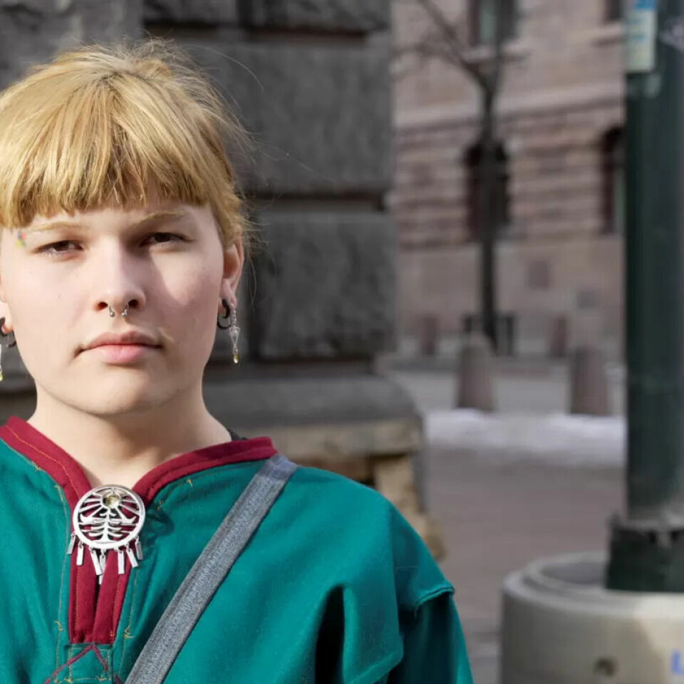AKTIVIST: Luka Padparadscha Skoghaug har denne uken lagt alt annet til side for å blokkere departementsinnganger. Målet er at vindmøllene på Fosen i Trøndelag skal fjernes. AKTIVIST: Luka Padparadscha Skoghaug har denne uken lagt alt annet til side for å blokkere departementsinnganger. Målet er at vindmøllene på Fosen i Trøndelag skal fjernes.