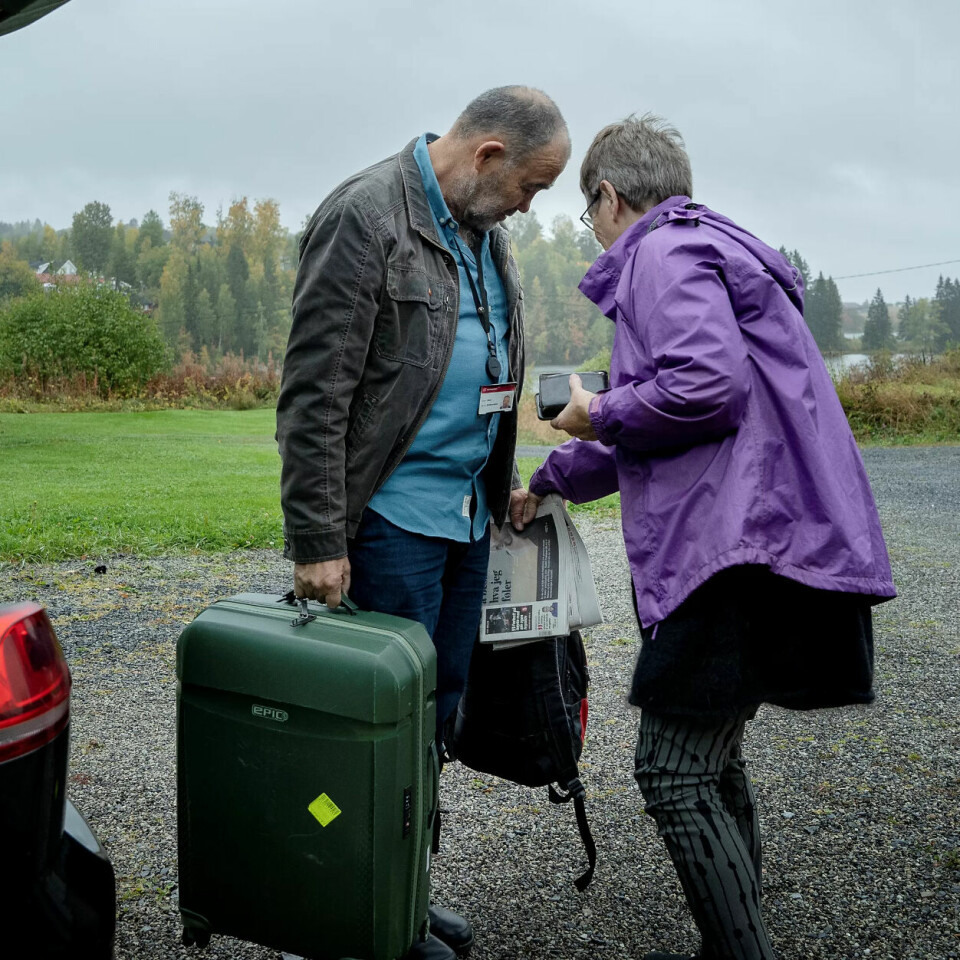 HJEMME PÅ LUNNER: Stein Guldbrandsen og kona Taran Anne Sæther har fortsatt en leilighet på Eiksmarka i Bærum, der Guldbrandsen kommer fra. Men for noen år siden kjøpte de et hus på Lunner, og det er der pensjonisttilværelsen hovedsakelig skal tilbringes. HJEMME PÅ LUNNER: Stein Guldbrandsen og kona Taran Anne Sæther har fortsatt en leilighet på Eiksmarka i Bærum, der Guldbrandsen kommer fra. Men for noen år siden kjøpte de et hus på Lunner, og det er der pensjonisttilværelsen hovedsakelig skal tilbringes.