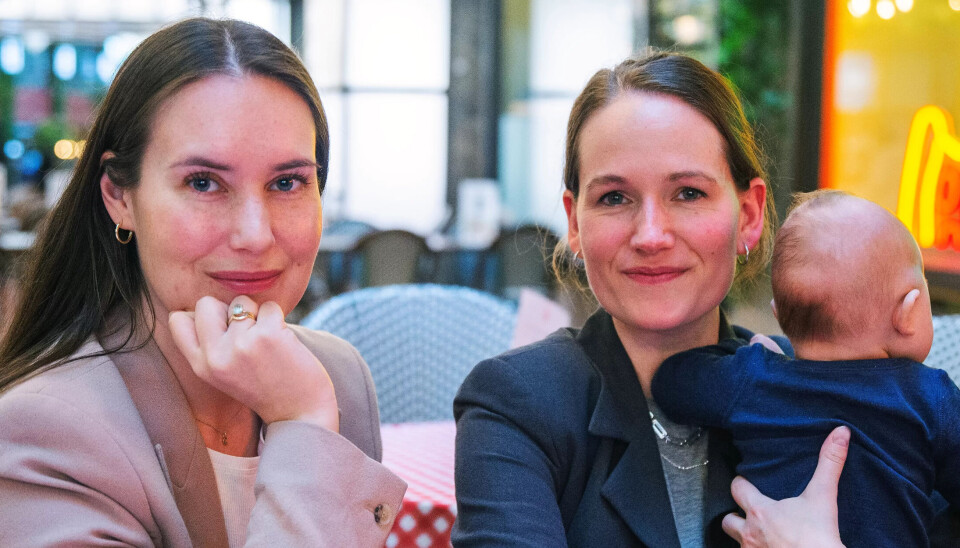 FORFATTERNE: I ei ny bok vil Ida Helene Rosenqvist (t.v) og Thea Joramo Lysne lære oss om hva det norske demokratiet er og hvordan vi kan bruke det. FORFATTERNE: I ei ny bok vil Ida Helene Rosenqvist (t.v) og Thea Joramo Lysne lære oss om hva det norske demokratiet er og hvordan vi kan bruke det.