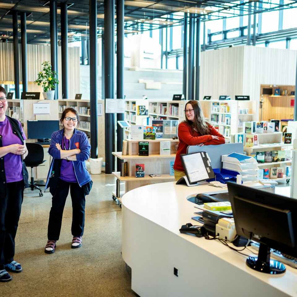 Ansatte på Kimen kulturhus i Stjørdal. Fra venstre: Torstein Inderhaug, driftstekniker, renholder Lillian Forfot Rise, renholder Ing Mannsætherbakk, og de biliotekansatte Hild Eva Daling, Margrete Hammer og Ragnhild Vold. Foto: Ole Martin Wold Ansatte på Kimen kulturhus i Stjørdal. Fra venstre: Torstein Inderhaug, driftstekniker, renholder Lillian Forfot Rise, renholder Ing Mannsætherbakk, og de biliotekansatte Hild Eva Daling, Margrete Hammer og Ragnhild Vold. Foto: Ole Martin Wold