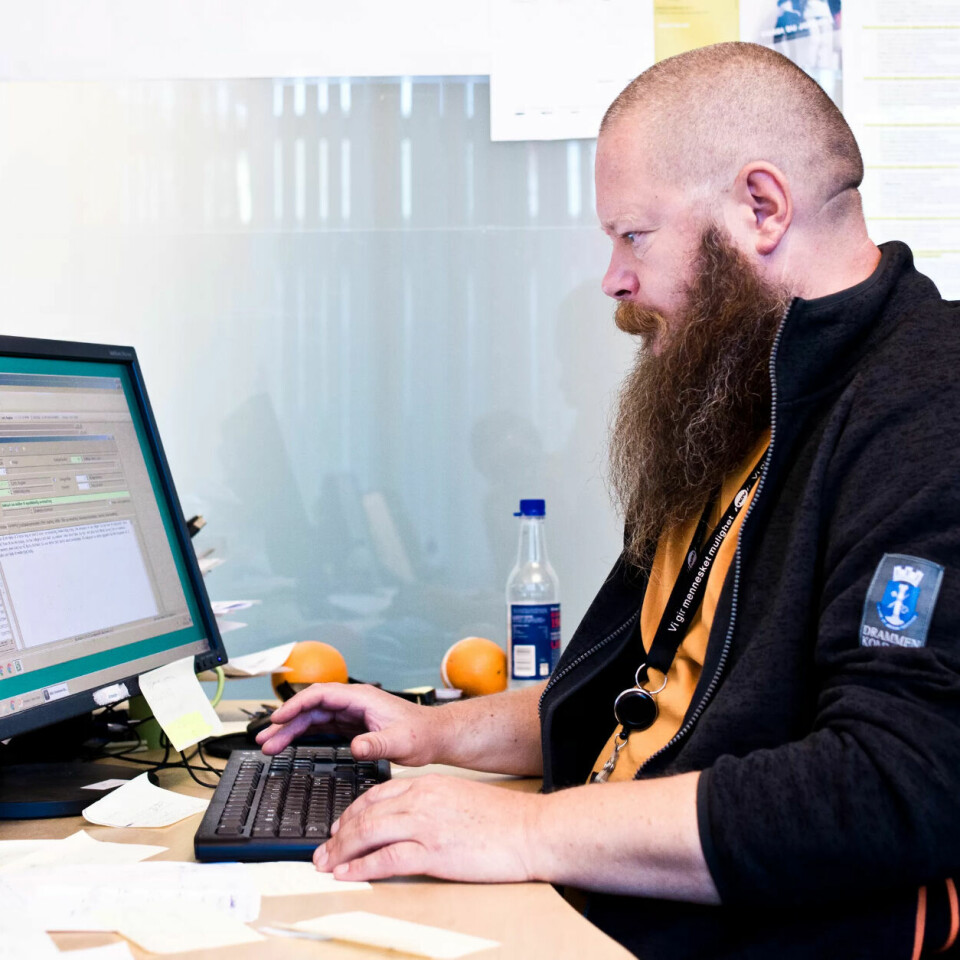 Sosionom Bernt-Leon Hellesø noterer seg en suksess før helgen: Han har skaffet en bostedsløs polakk leiekontrakt. Sosionom Bernt-Leon Hellesø noterer seg en suksess før helgen: Han har skaffet en bostedsløs polakk leiekontrakt.