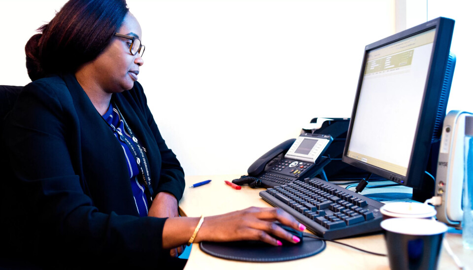FÅR KONTAKT: Sosionom Margaret Ajith veileder brukere som sliter med å forstå NAVs nettsider. FÅR KONTAKT: Sosionom Margaret Ajith veileder brukere som sliter med å forstå NAVs nettsider.