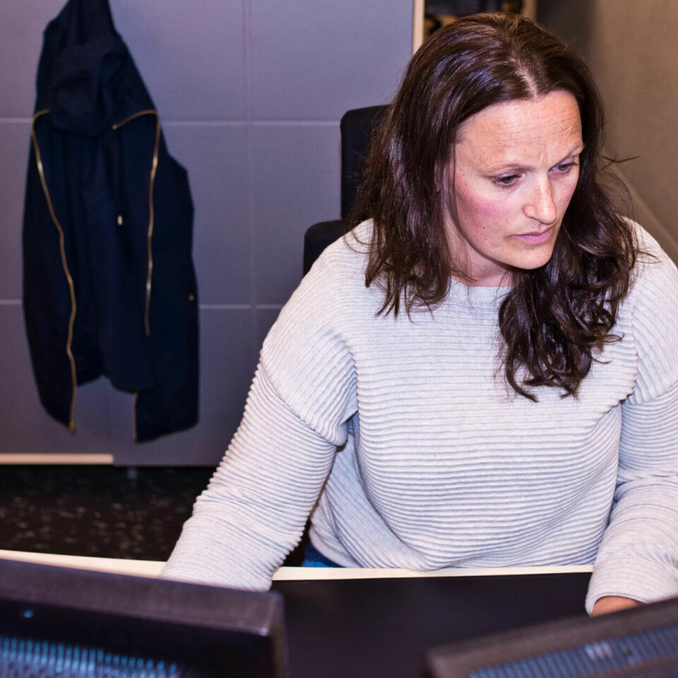 GUIDE: Barnevernspedagog i NAV Drammens team Levekår, Kjersti Lieberg, får mange telefoner fra folk som trenger hjelp til å tolke skriftlige vedtak på byråkratisk norsk. GUIDE: Barnevernspedagog i NAV Drammens team Levekår, Kjersti Lieberg, får mange telefoner fra folk som trenger hjelp til å tolke skriftlige vedtak på byråkratisk norsk.